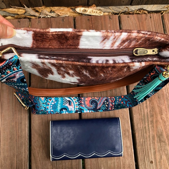 NEW FAUX COWHIDE FUR WESTERN CROSSBODY BAG PURSE WALLET SET & TASSEL BAG CHARM - Picture 6 of 7